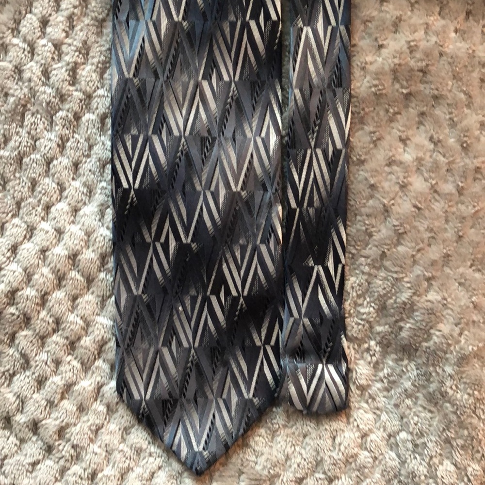 Pavone 100% silk men’s tie